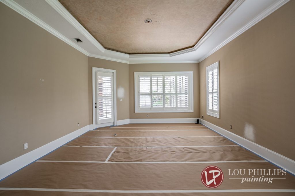  A room featuring a ceiling fan and a window, providing ventilation and natural light.