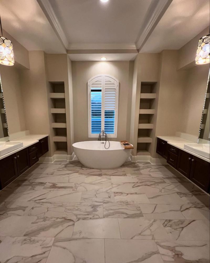 Why Interior Paint Peels in Tampa Homes And How the Right Painter Prevents It